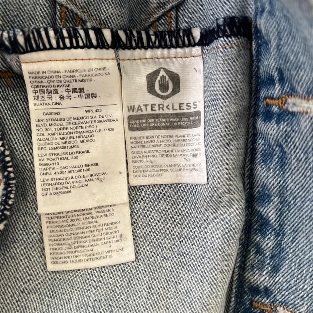 Levi’s Premium Trucker Denim Jacket – Light Wash, Water<Less, Size M - Picture 3 of 10